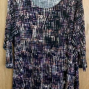 Rayon 3x black & red  patterned round neck tunic.